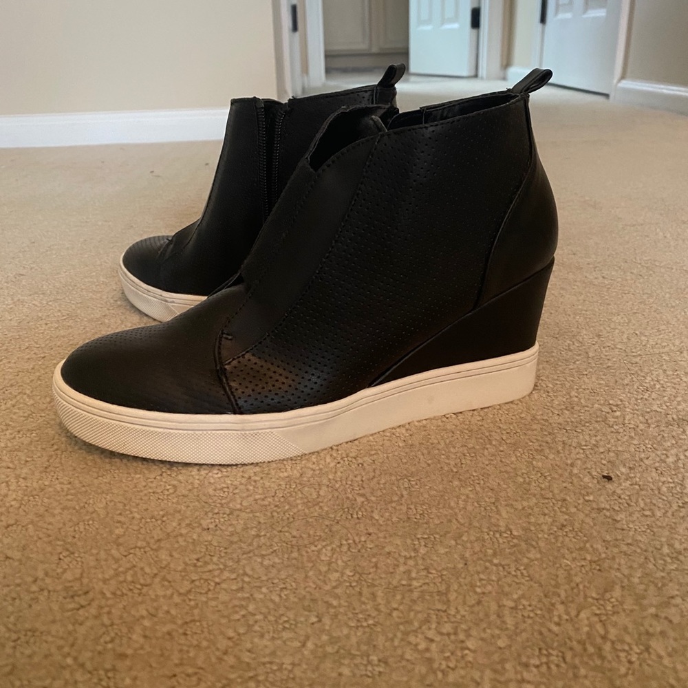Wedge sneakers